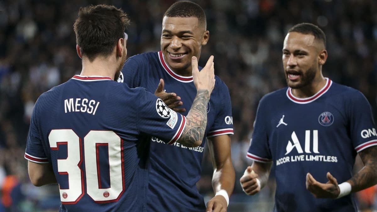 Messi scored a goal and gave away two assists, while the Frenchman signed a hattrick and the Brazilian, a brace.