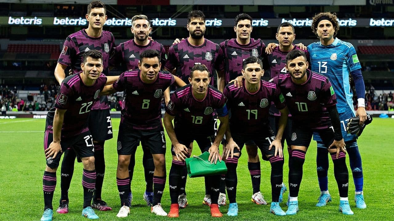 Mexico, in the top 10 of teams with the most consecutive World Cups.