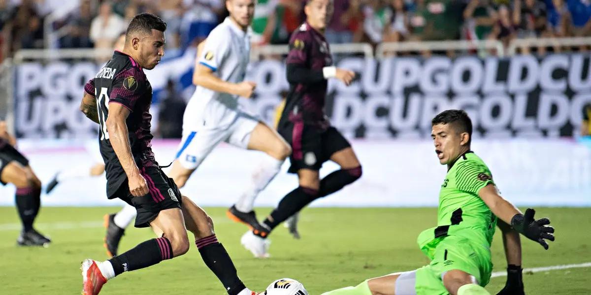 Mexico is playing agains Salvador at the Cuscatlán Stadium, in a match whose economic difference between the two teams is truly incredible.