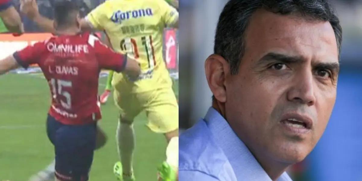 Mexico's national clasico started in a surprising way with an early penalty after a childish foul.