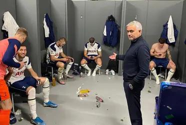 Mourinho gave him a gift for Christmas because he said he was alone, it was not like that and now he could be left without a team