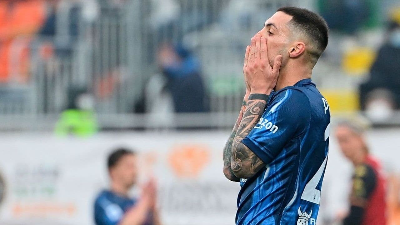 Napoli lost against Empoli in the 34 round of the Serie A and are 7 points behind the first place.