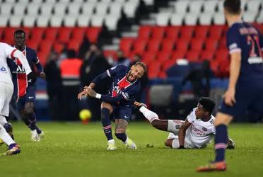 Neymar came out crying from the PSG game due to a blow to his ankle that worried all the fans, but it is not the first time he has suffered something like this