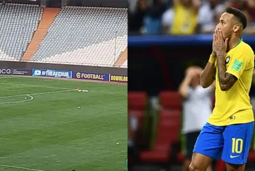 Neymar had a curious reaction when he saw the condition of the field where he would play.