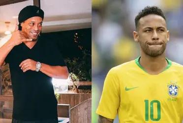 Neymar has a group called "Los Toiss" and now Ronaldiho introduced his group called "TropaDoBruxo"