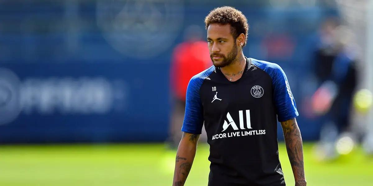 Neymar is on vacation in Ibiza, like so many other footballers. But the Brazilian does not go unnoticed and has been seen very unconcerned about his physical condition.