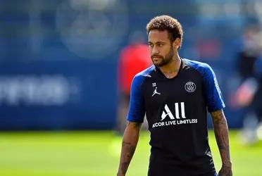 Neymar is on vacation in Ibiza, like so many other footballers. But the Brazilian does not go unnoticed and has been seen very unconcerned about his physical condition.