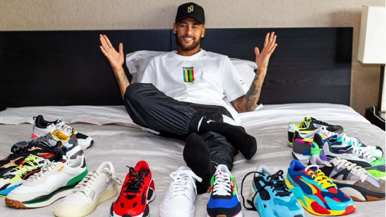 Neymar is one of the richest footballers in the world, although not all his fortune is made by playing on the field of play. In addition, you earn an impossible figure to imagine for sponsorships.