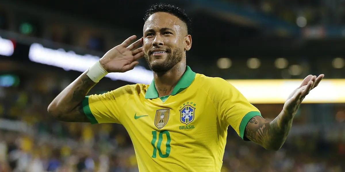 Neymar Jr. is an unbalanced player, his technique makes him stand out and has led him to be considered one of the best players in the world. In Barcelona he reached his best level and is currently part of the Paris Saint Germain forward line.