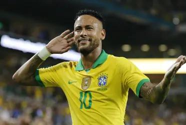 Neymar Jr. is an unbalanced player, his technique makes him stand out and has led him to be considered one of the best players in the world. In Barcelona he reached his best level and is currently part of the Paris Saint Germain forward line.