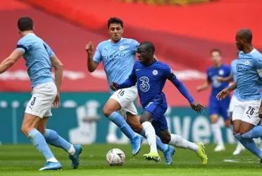 N'Golo Kanté is one of the players of the moment. His skill on the pitch, his desire and heart, make him without a doubt one of the best midfielders in the world.