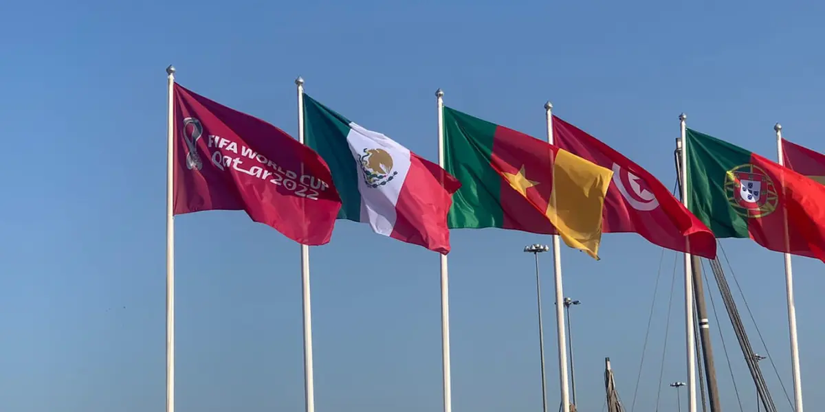 Now that El Tri's qualification for the FIFA World Cup has been confirmed, its flag is flying with those of the other qualified national teams.