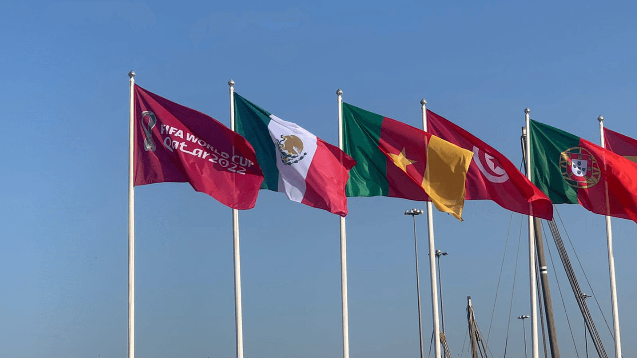 Now that El Tri's qualification for the FIFA World Cup has been confirmed, its flag is flying with those of the other qualified national teams.