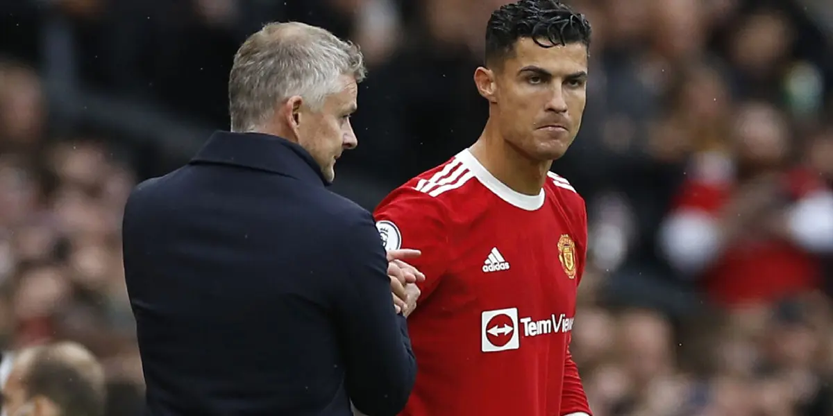 Ole Gunnar Solskjaer received backing from Manchester United to continue on the bench despite a further loss to Manchester City at Old Trafford.