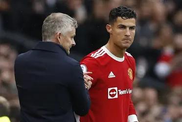 Ole Gunnar Solskjaer received backing from Manchester United to continue on the bench despite a further loss to Manchester City at Old Trafford.