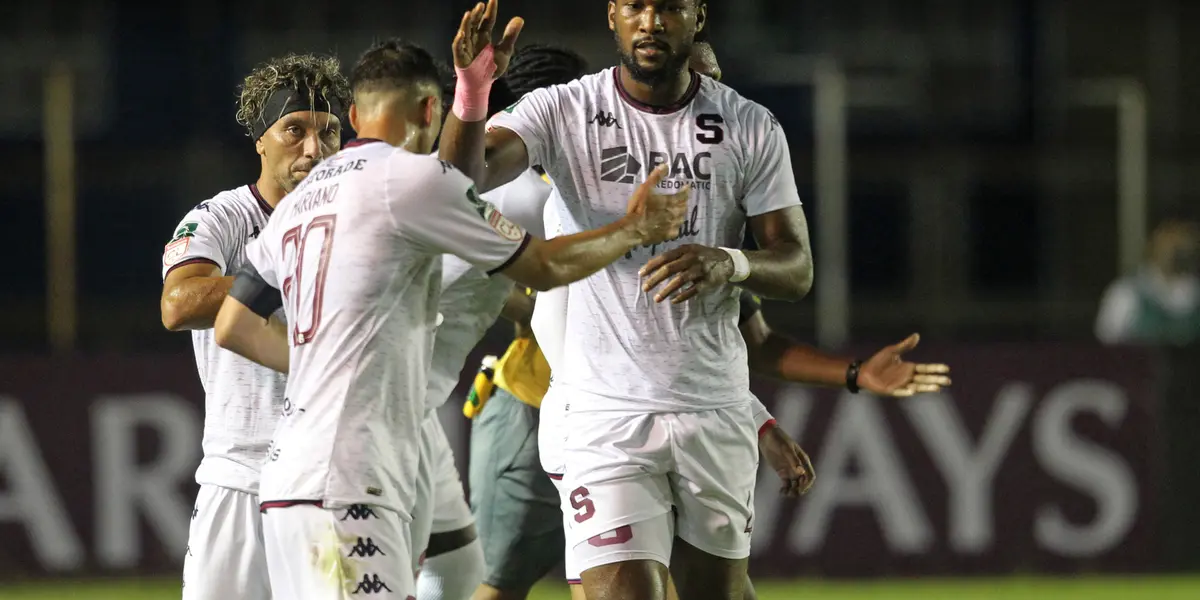 Olimpia of Honduras announced that it will punish the players who accepted dollars from the vice-president of Suriname, which generated the disqualification of the Concacaf League teams. 
 