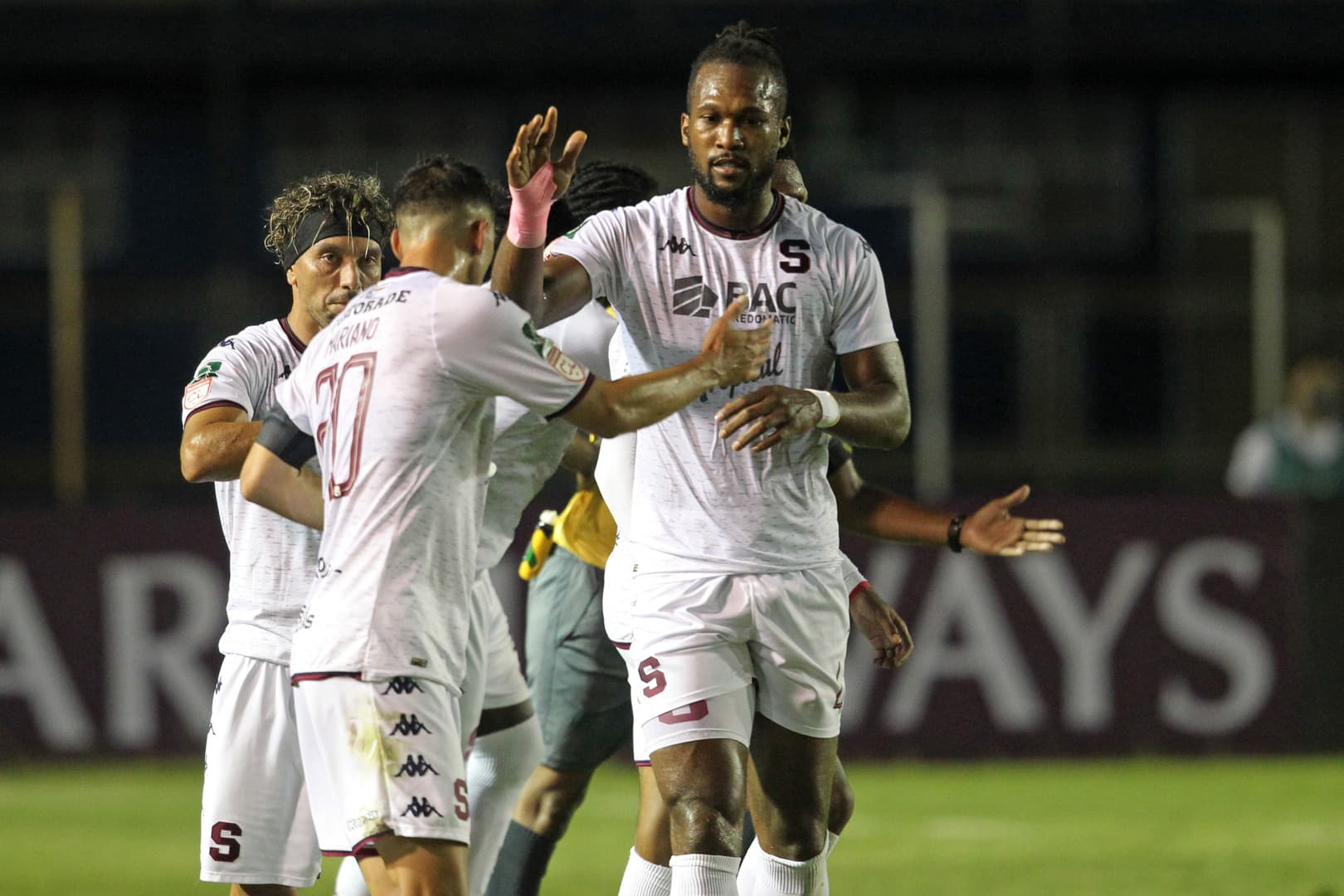Olimpia of Honduras announced that it will punish the players who accepted dollars from the vice-president of Suriname, which generated the disqualification of the Concacaf League teams.