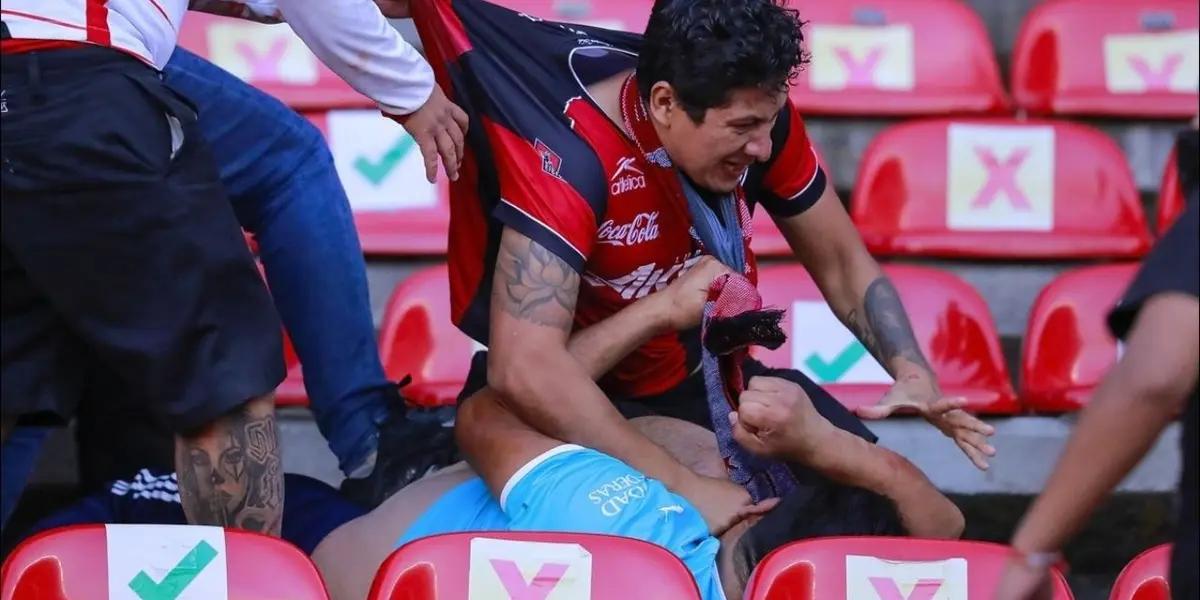 On Saturday, March 5, during the Querétaro vs Atlas match, unfortunate actions took place in the stands and on the field.