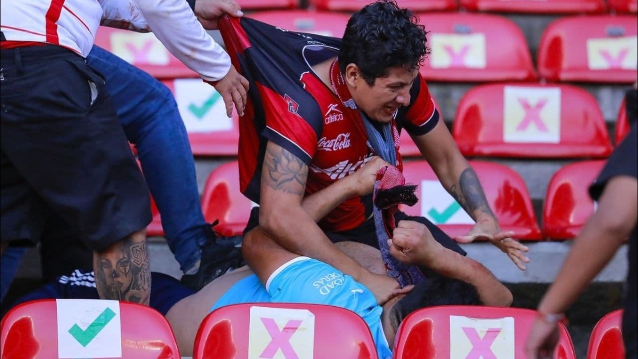 On Saturday, March 5, during the Querétaro vs Atlas match, unfortunate actions took place in the stands and on the field.