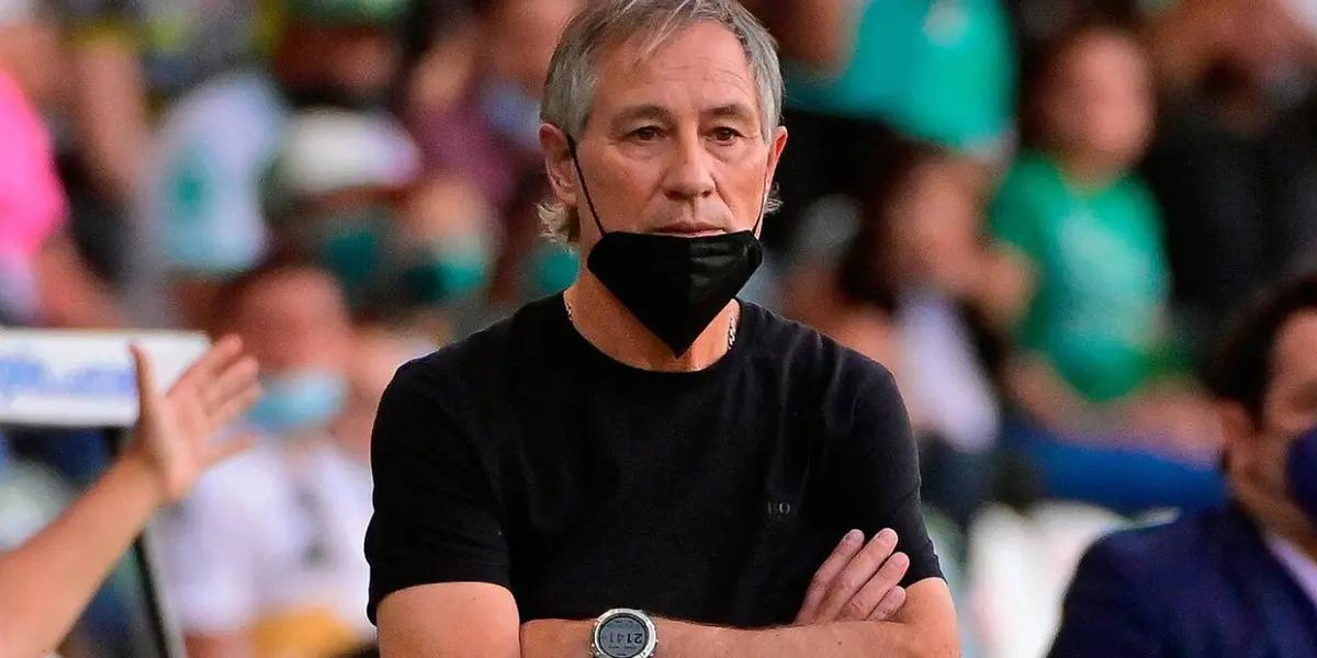 One of the teams now looking for Holán is a South American national team.