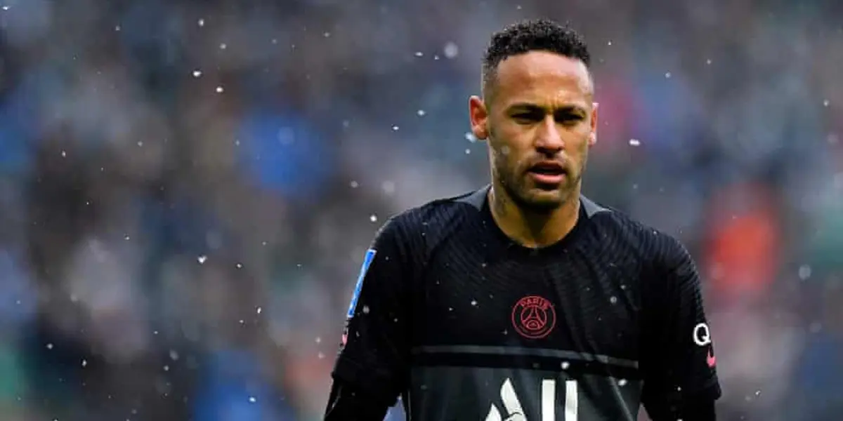 Paris Saint-Germain have confirmed Neymar will be out for about eight weeks due to an ankle injury. See the three players who could play in his position.