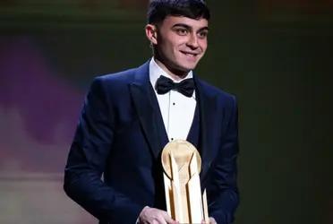 Pedri was awarded the Kopa Trophy for the best player under 21 for the year 2021 for his contribution to Barcelona and Spain.