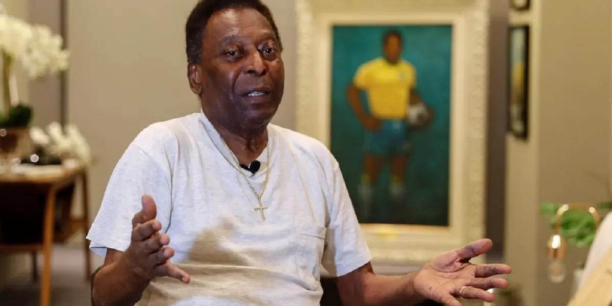 Pelé, a soccer legend, chose his team idal