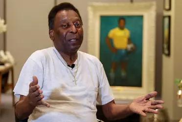 Pelé, a soccer legend, chose his team idal