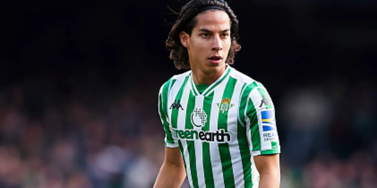 Pellegrini explained that Lainez has been without the team for practically a full month due to stomach problems