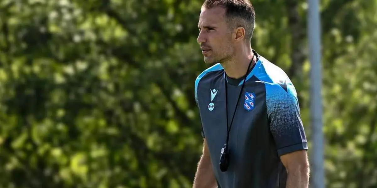 Photo: Robin Van Persie social networks.