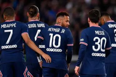 PSG are looking for world-class substitutes for their attacking line.