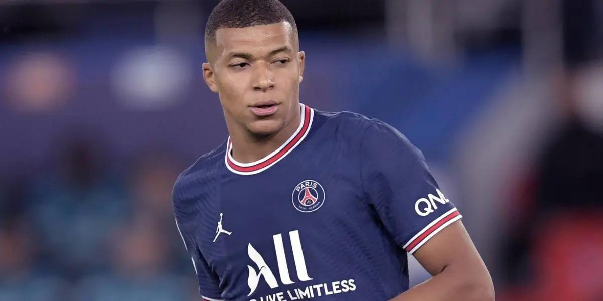 PSG attacker Kylian Mbappé has a big decision to make on his future at the end of the season, whether to accept PSG's new contract or move to Real Madrid.
