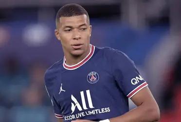 PSG attacker Kylian Mbappé has a big decision to make on his future at the end of the season, whether to accept PSG's new contract or move to Real Madrid.