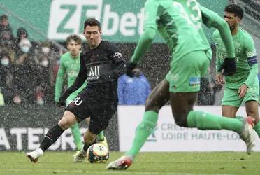 PSG beat Saint Etienne 3-1 with three assists from Lionel Messi, in what was their best match since arriving at Paris Saint Germain. A new giant awakens as happened in Barcelona?