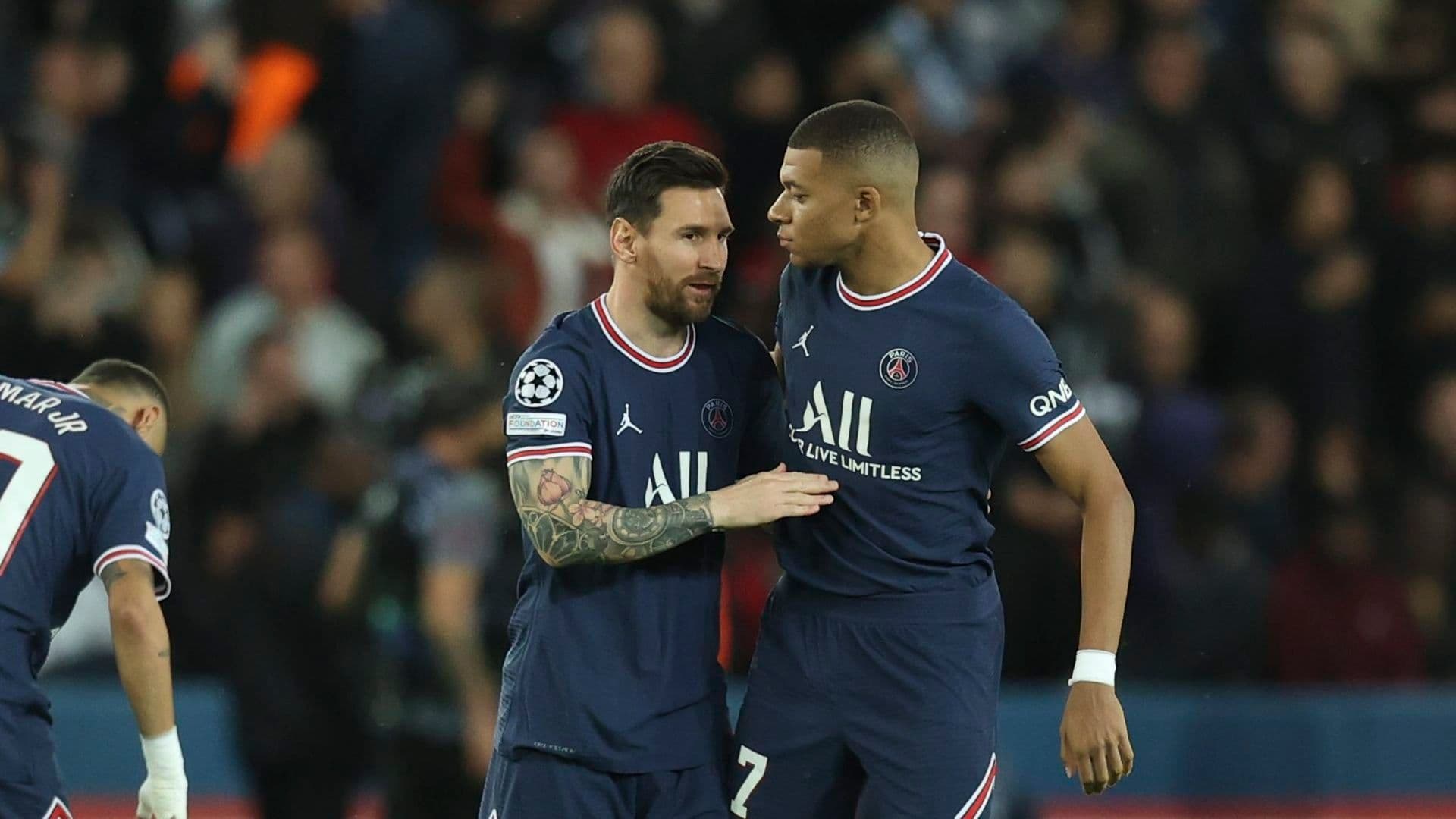 PSG is returning to winning ways in Ligue 1 but Messi seemed disappointed with Mbappé in the match.