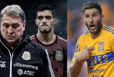 Raúl Jiménez is having a bad time, he is not scoring goals and instead of training they uncover what happened and why he forgot to score goals.