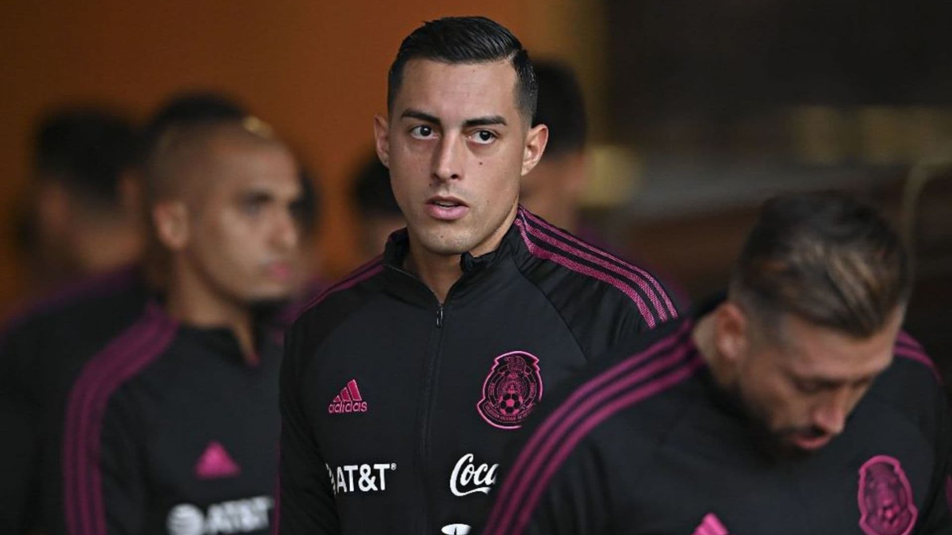 Raúl Jiménez needs a partner that can complement his game style.