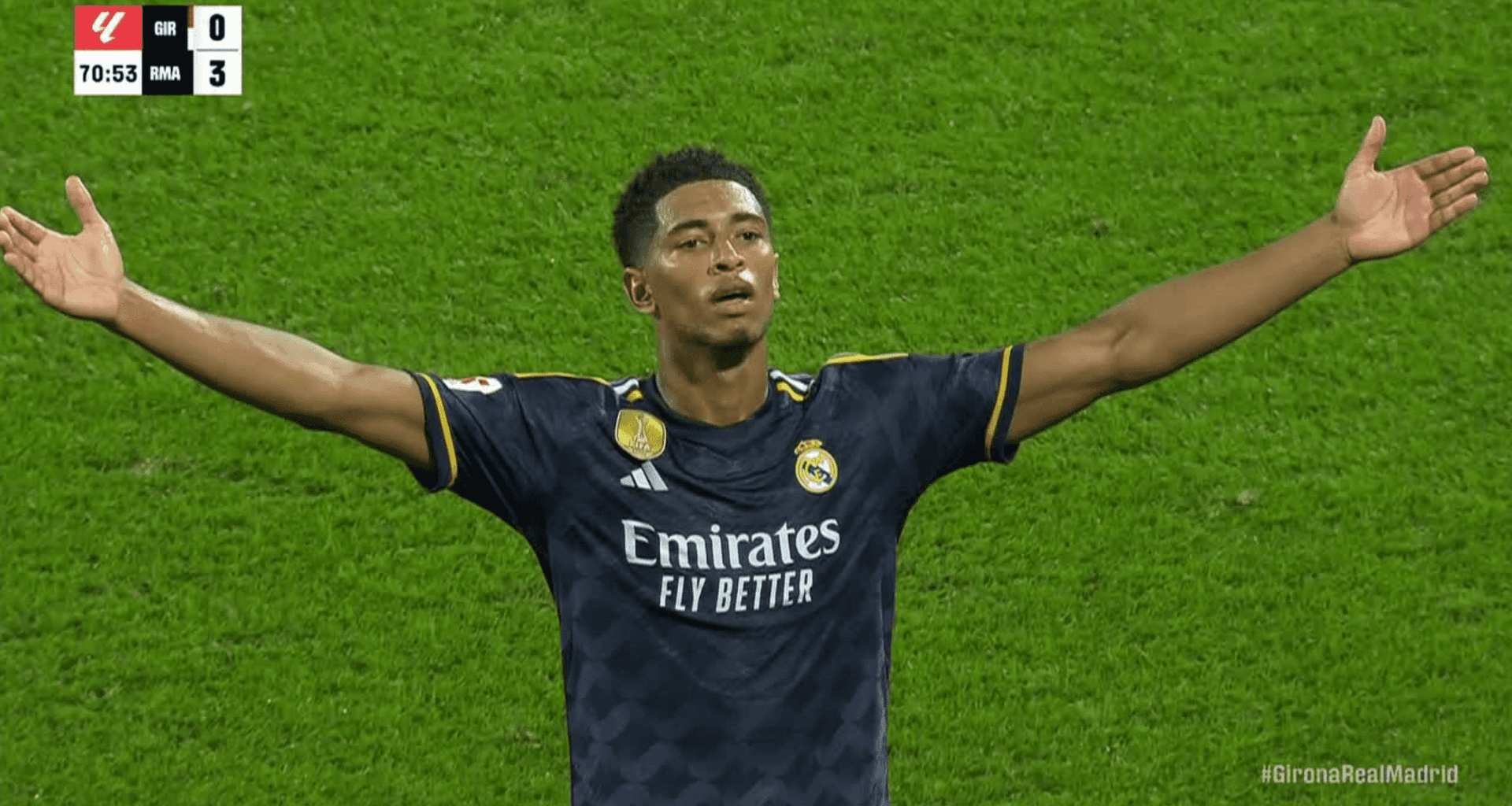 Real Madrid displaces Girona and FC Barcelona and becomes the leader of the table.