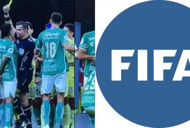 Referee Fernando Hernández hit a León player in the match