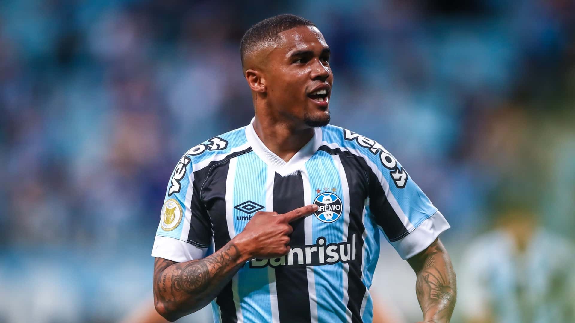 Reporter Tom Bogert claims that sources close to him confirmed that the deal has already been completed and that the Brazilian will arrive as a Franchise Player.