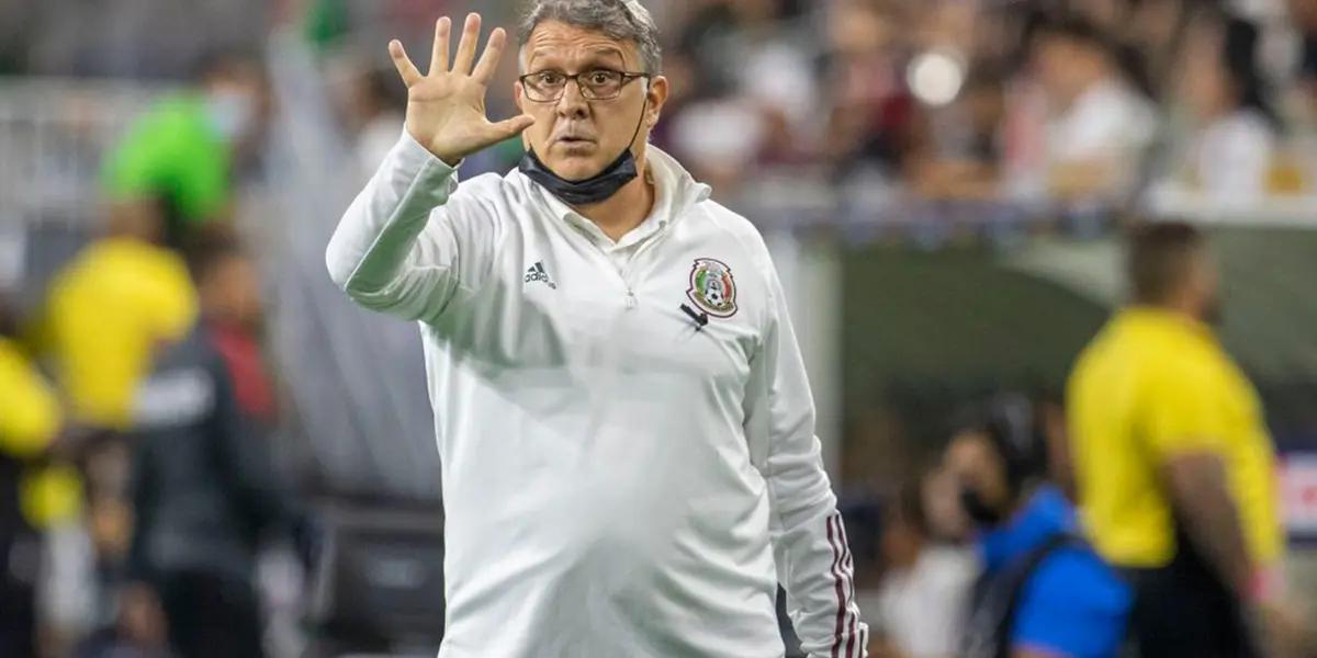 Reports suggest that Johan Vásquez will start the game in the bench.