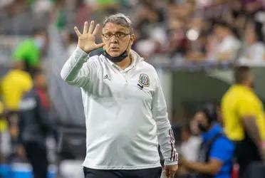 Reports suggest that Johan Vásquez will start the game in the bench.