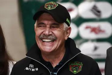 Ricardo Ferretti wants five players from his previous club