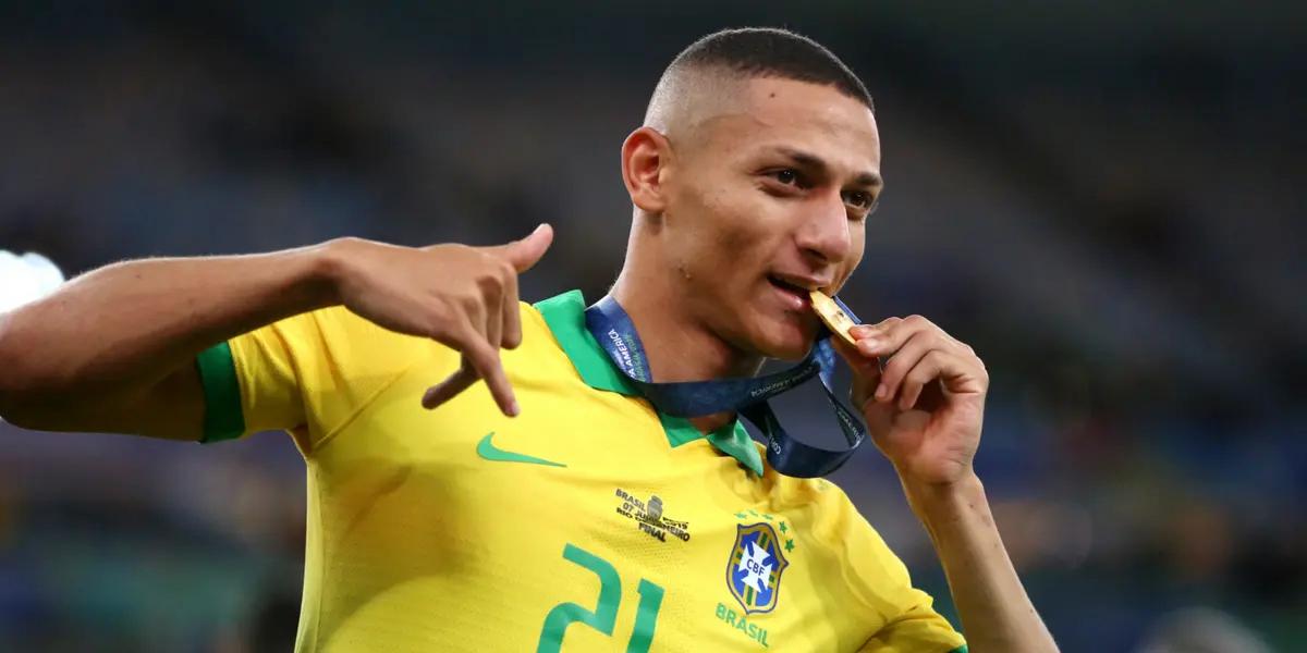 Richarlison has launched another shot at the Argentina national team for their suspended game against Brazil. The striker could not travel due to Covid-19 protocols and thus, mocked those who travelled. Faking to call the police.