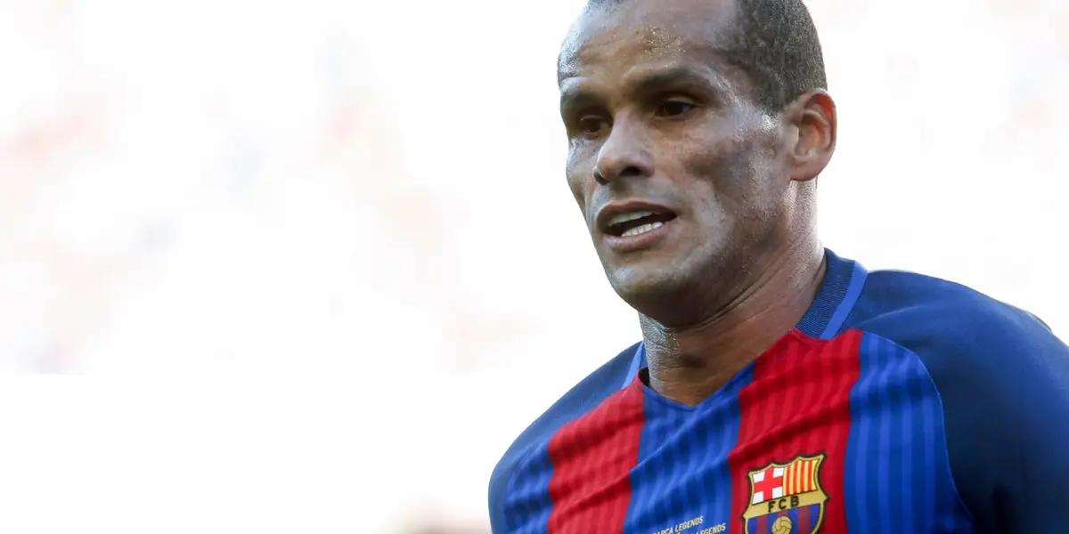 Rivalo playing with the FC Barcelona jersey.