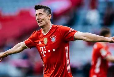 Robert Lewandoski is always compared to Lionel Messi and Cristiano Ronaldo as the best player on the planet, let's see how their numbers are.