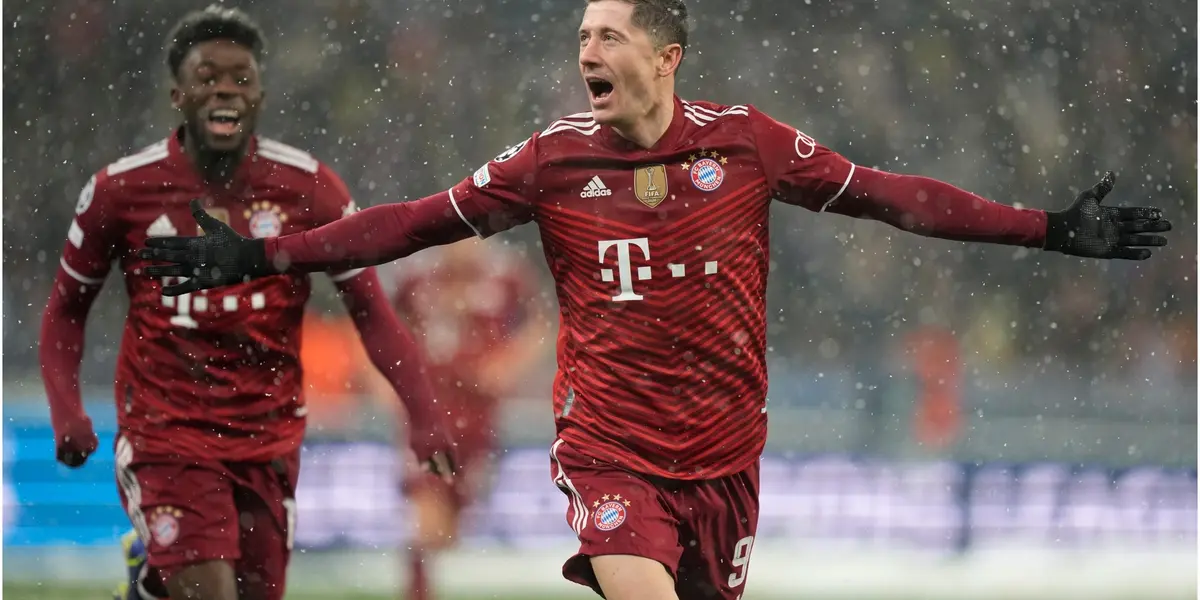 Robert Lewandowski is one of the main candidates to win the Ballon d'Or, and if anyone had doubts, today he was dispatched with a great goal.