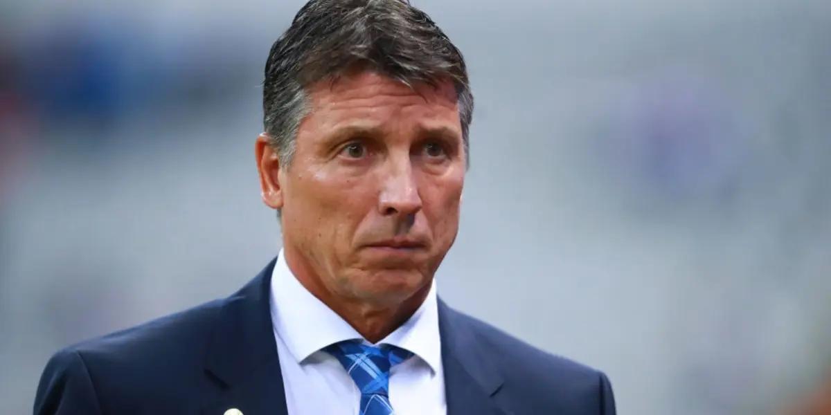 Robert Siboldi could resign to his position if one of the best players of Cruz Azul leaves the club.