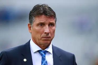 Robert Siboldi could resign to his position if one of the best players of Cruz Azul leaves the club.