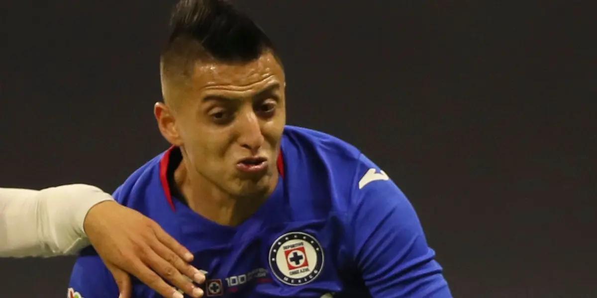 Roberto Alvarado is again in the orbit of Club Chivas de Guadalajara board of directors.